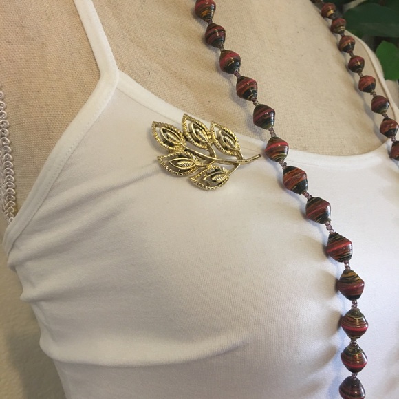 Vintage 70s Gerry’s gold tone leaf design brooch - Picture 5 of 7